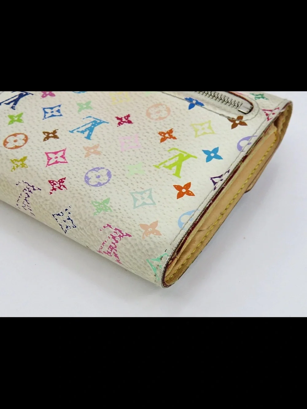 Louis Vuitton compact louis